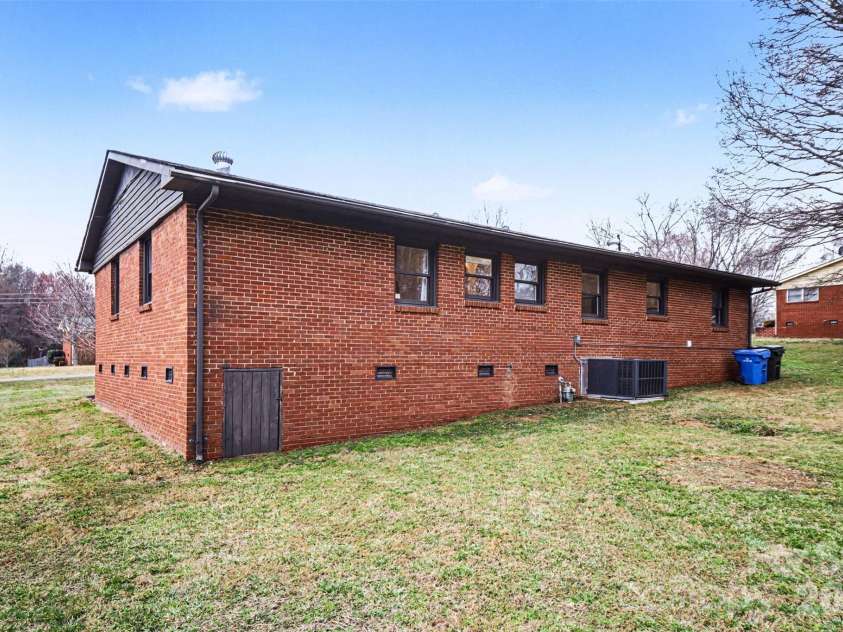 5502 Chicopee Drive, Mint Hill, NC 28227.  MLS# CAR4351670, YatesRealty ID 29367. 