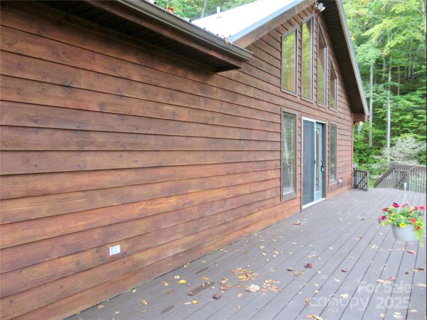 127 Whataview Drive, Whittier, NC 28789.  MLS# CAR4284864, YatesRealty ID 29368. 