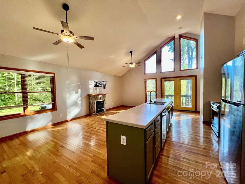 127 Whataview Drive, Whittier, NC 28789.  MLS# CAR4284864, YatesRealty ID 29368. 