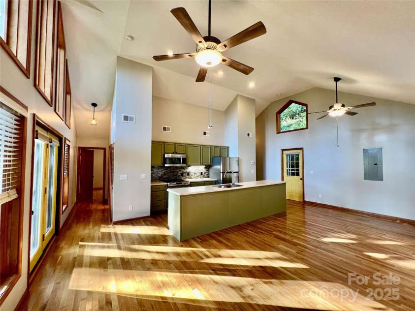 127 Whataview Drive, Whittier, NC 28789.  MLS# CAR4284864, YatesRealty ID 29368. 