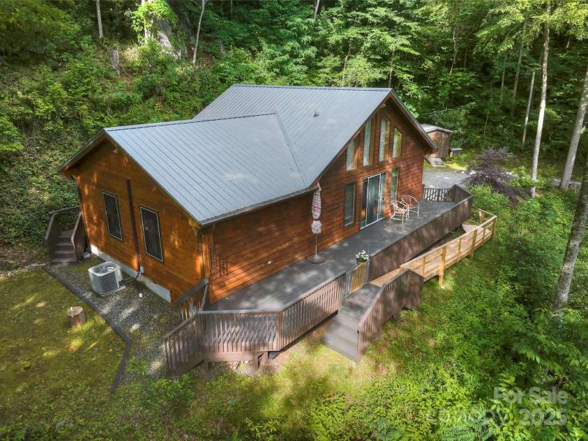 127 Whataview Drive, Whittier, NC 28789.  MLS# CAR4284864, YatesRealty ID 29368. 