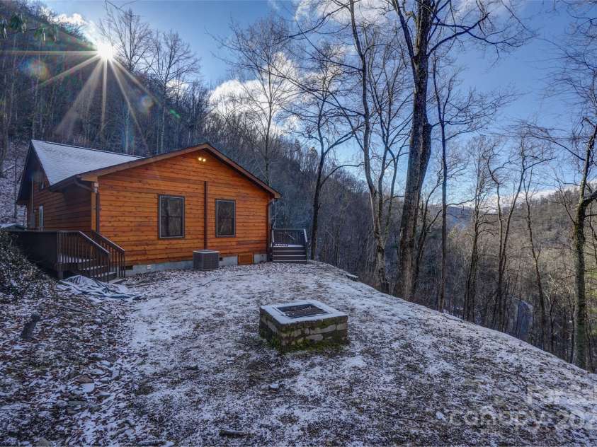 127 Whataview Drive, Whittier, NC 28789.  MLS# CAR4284864, YatesRealty ID 29368. 