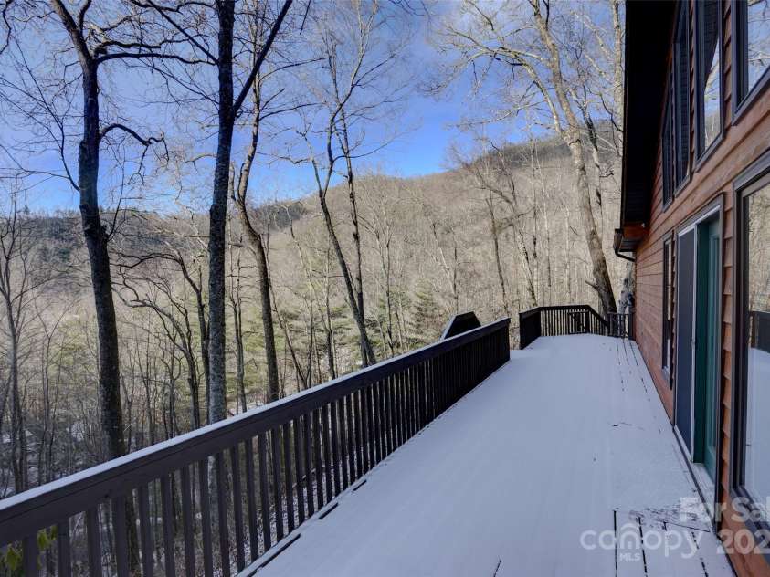 127 Whataview Drive, Whittier, NC 28789.  MLS# CAR4284864, YatesRealty ID 29368. 