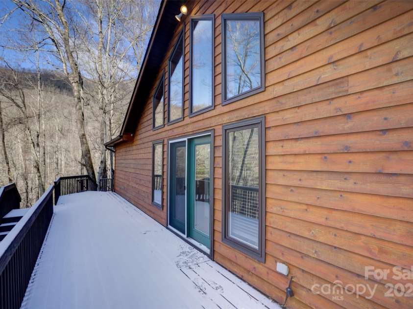 127 Whataview Drive, Whittier, NC 28789.  MLS# CAR4284864, YatesRealty ID 29368. 