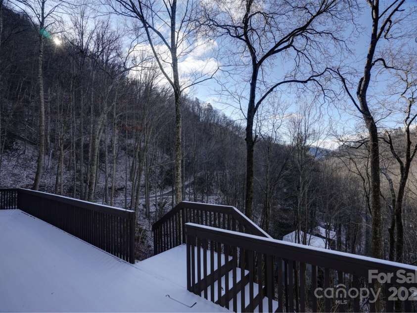 127 Whataview Drive, Whittier, NC 28789.  MLS# CAR4284864, YatesRealty ID 29368. 