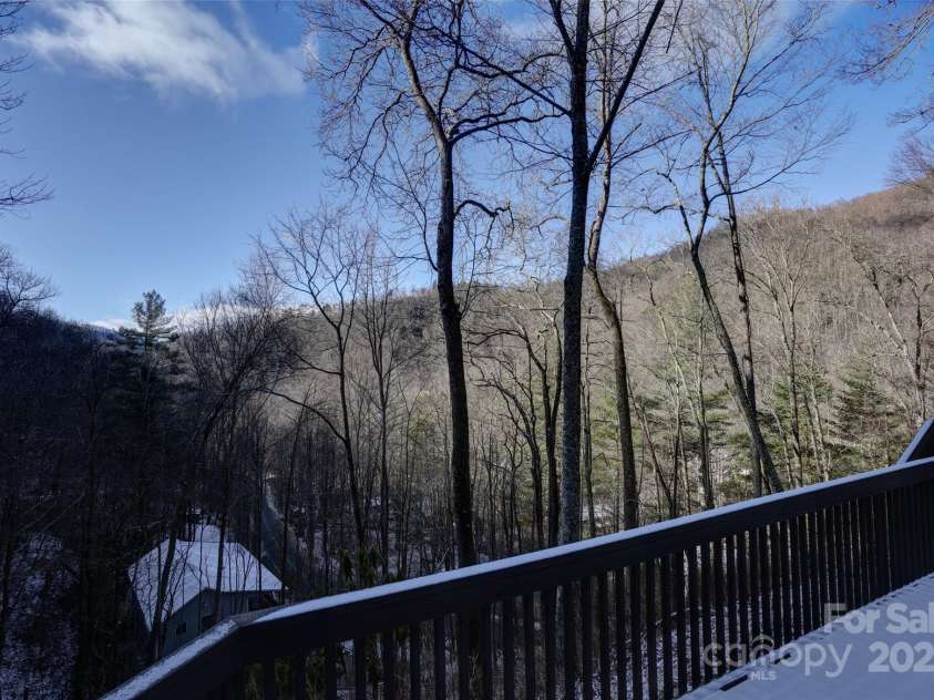 127 Whataview Drive, Whittier, NC 28789.  MLS# CAR4284864, YatesRealty ID 29368. 