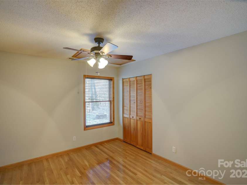 127 Whataview Drive, Whittier, NC 28789.  MLS# CAR4284864, YatesRealty ID 29368. 