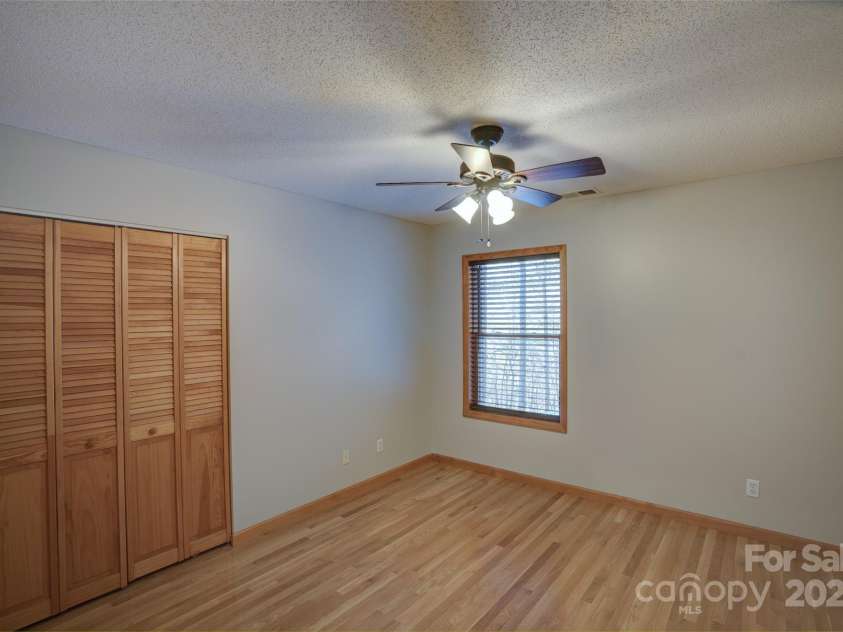 127 Whataview Drive, Whittier, NC 28789.  MLS# CAR4284864, YatesRealty ID 29368. 