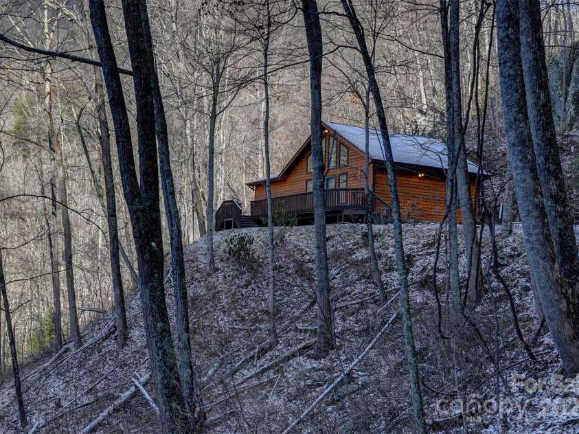 127 Whataview Drive, Whittier, NC 28789.  MLS# CAR4284864, YatesRealty ID 29368. 