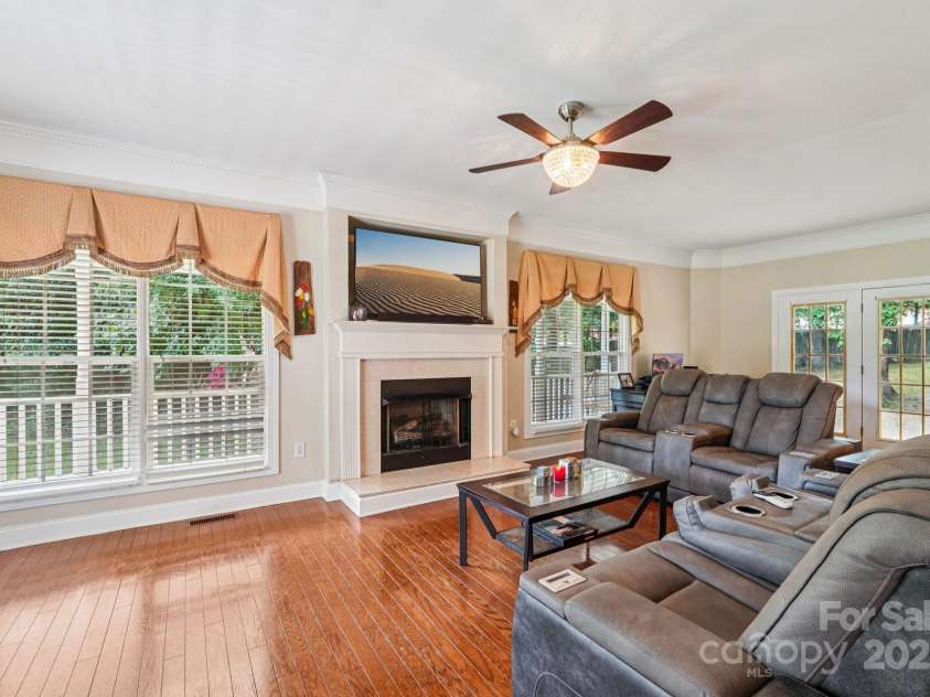 118 Oakview Drive, Salisbury, NC 28146.  MLS# CAR4280830, YatesRealty ID 29369. 