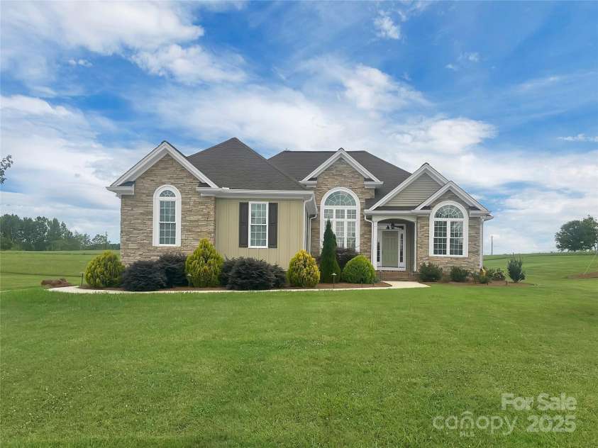 106 Vintage Woods Court, Shelby, NC 28150.  MLS# CAR4286829, YatesRealty ID 29370. 