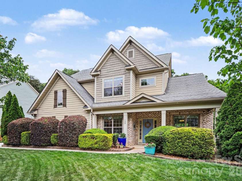 125 Lakeshore Hills Drive, Mooresville, NC 28117.  MLS# CAR4378229, YatesRealty ID 29370. 