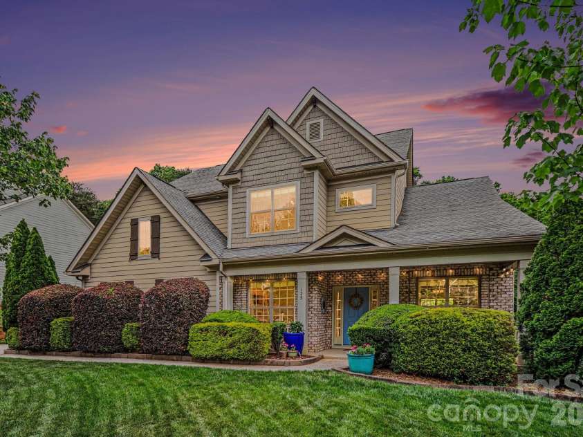 125 Lakeshore Hills Drive, Mooresville, NC 28117.  MLS# CAR4378229, YatesRealty ID 29370. 