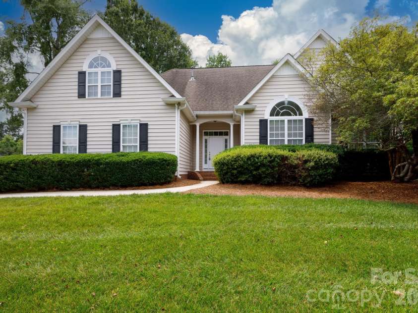 2067 Winding Oak Road, Rock Hill, SC 29732.  MLS# CAR4392136, YatesRealty ID 29371. 