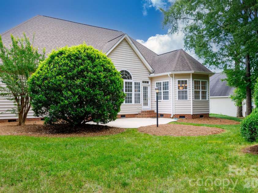 2067 Winding Oak Road, Rock Hill, SC 29732.  MLS# CAR4392136, YatesRealty ID 29371. 