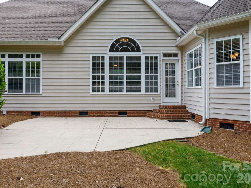 2067 Winding Oak Road, Rock Hill, SC 29732.  MLS# CAR4392136, YatesRealty ID 29371. 