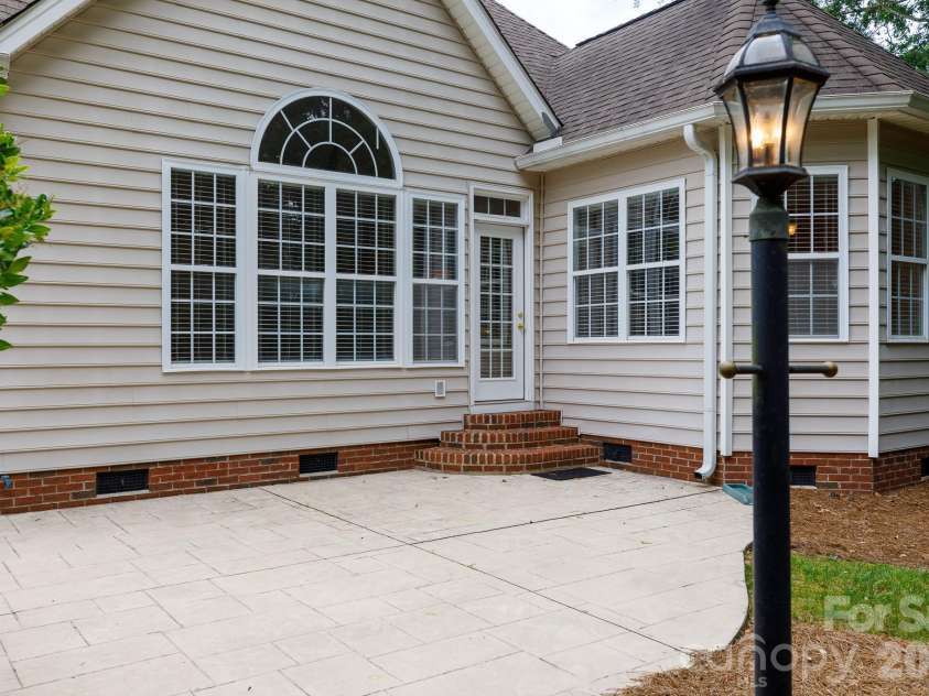 2067 Winding Oak Road, Rock Hill, SC 29732.  MLS# CAR4392136, YatesRealty ID 29371. 