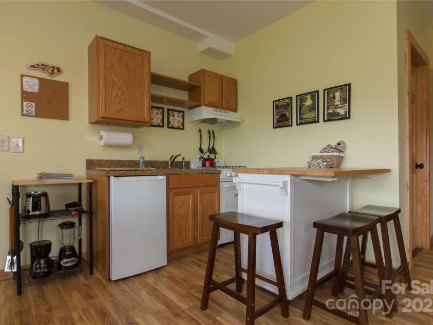 206 Legend Drive, Mill Spring, NC 28756.  MLS# CAR4279998, YatesRealty ID 29374. 