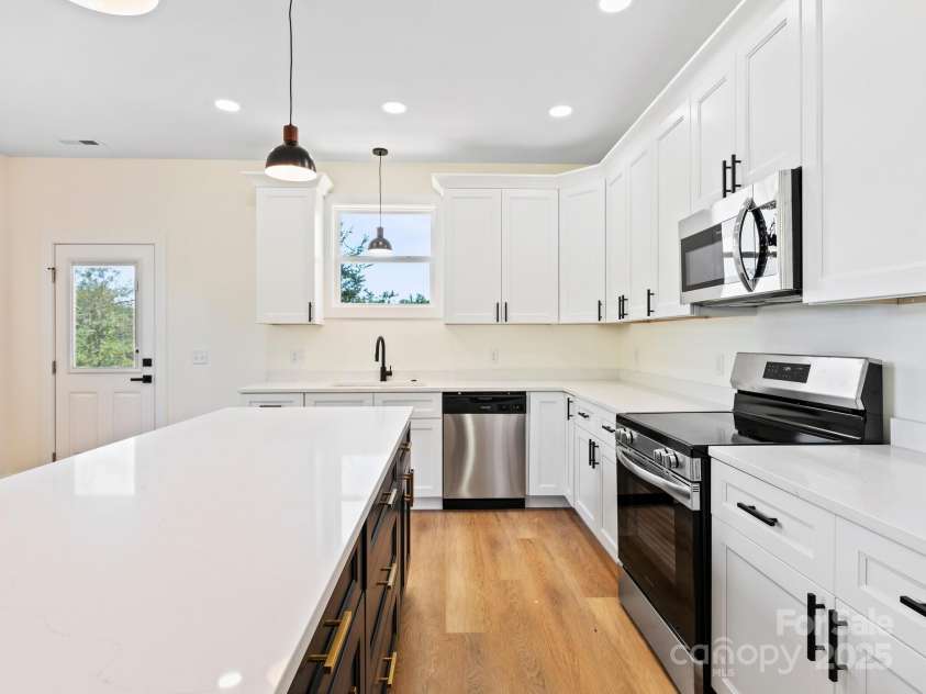 169 Vineyard Village Drive, Old Fort, NC 28762.  MLS# CAR4268925, YatesRealty ID 29376. Stainless steel appliances are sleek and easy to clean