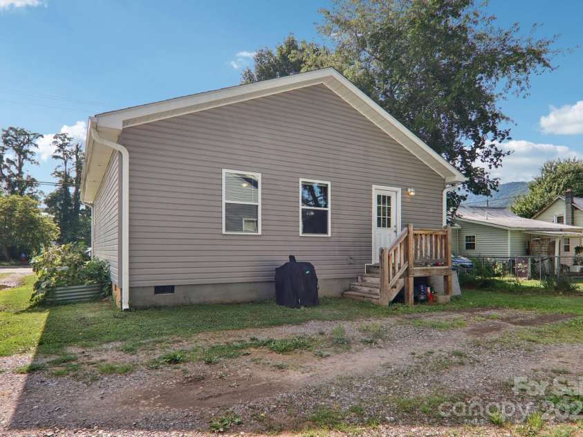 1193 Brown Avenue, Waynesville, NC 28786.  MLS# CAR4276069, YatesRealty ID 29377. 