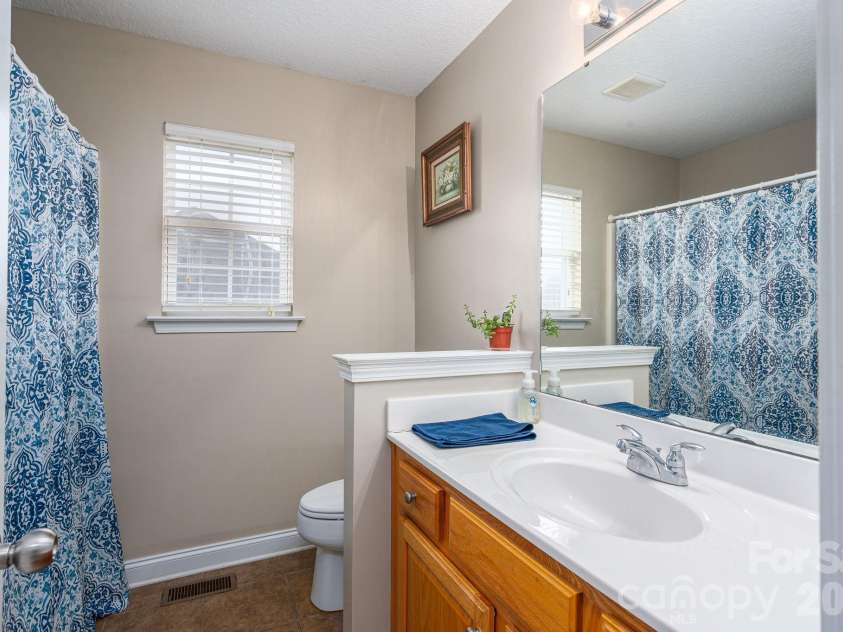 104 Lakewood Drive, Kings Mountain, NC 28086.  MLS# CAR4338504, YatesRealty ID 2938. Bathroom