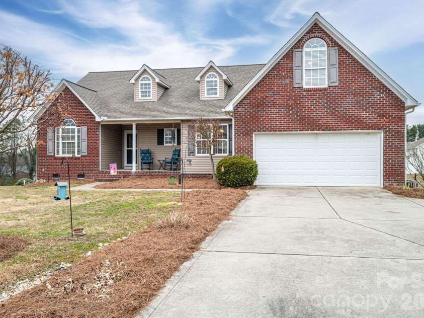 104 Lakewood Drive, Kings Mountain, NC 28086.  MLS# CAR4338504, YatesRealty ID 2938. Front of house