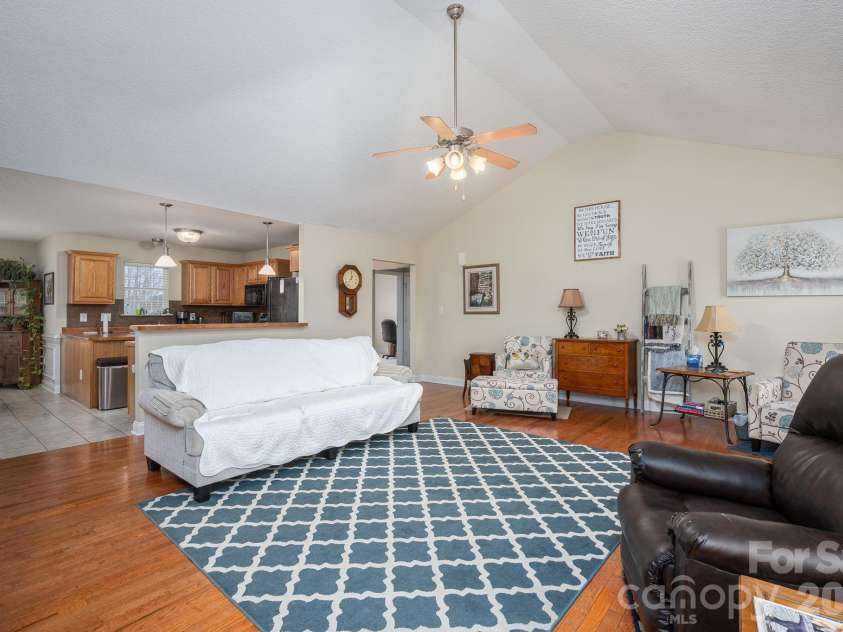 104 Lakewood Drive, Kings Mountain, NC 28086.  MLS# CAR4338504, YatesRealty ID 2938. Living Room