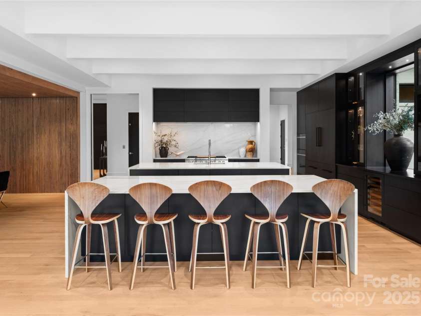 2116 Woodhaven Road, Charlotte, NC 28211.  MLS# CAR4186147, YatesRealty ID 2938. Chef's dream kitchen