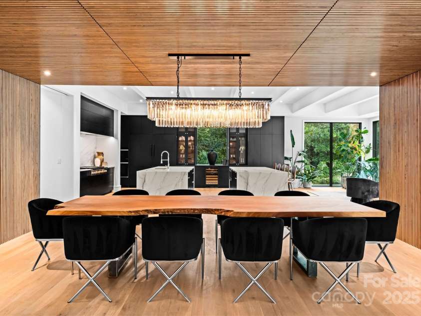 2116 Woodhaven Road, Charlotte, NC 28211.  MLS# CAR4186147, YatesRealty ID 2938. Dining area