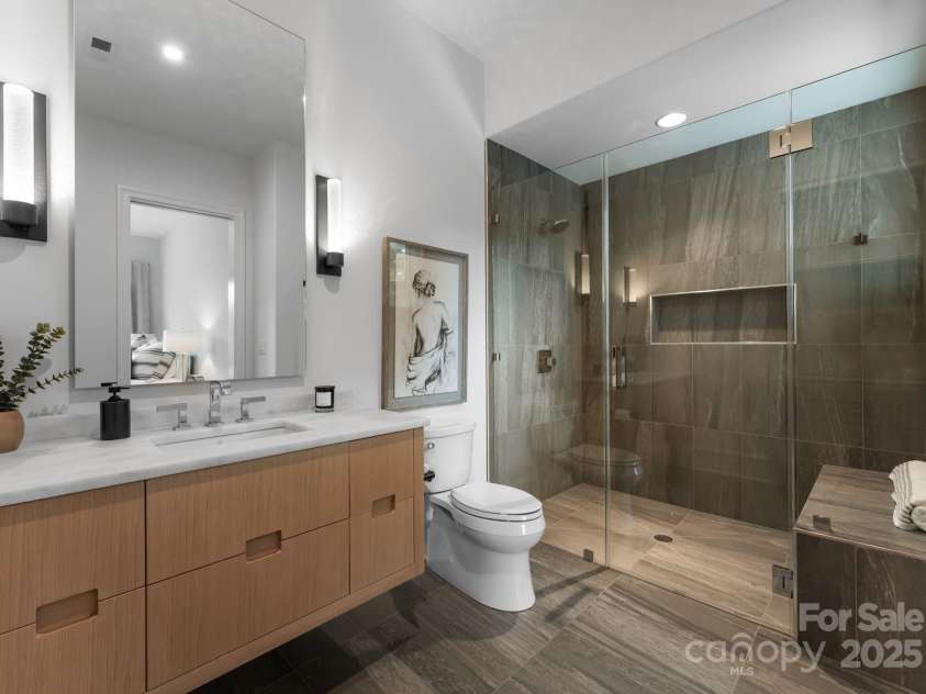2116 Woodhaven Road, Charlotte, NC 28211.  MLS# CAR4186147, YatesRealty ID 2938. Upper level ensuite bathroom