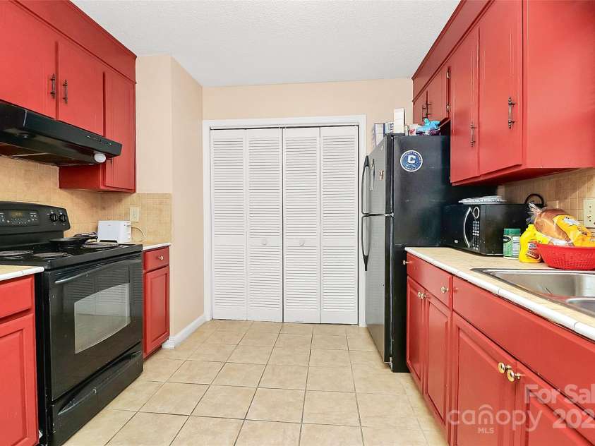 2805 Leisure Drive, Waxhaw, NC 28173.  MLS# CAR4332772, YatesRealty ID 2938. 