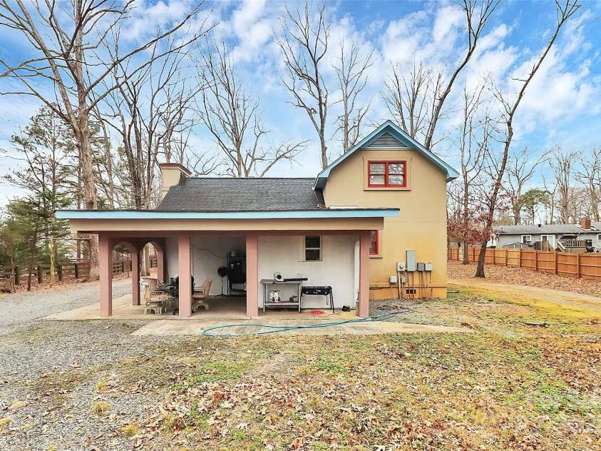 2805 Leisure Drive, Waxhaw, NC 28173.  MLS# CAR4332772, YatesRealty ID 2938. 