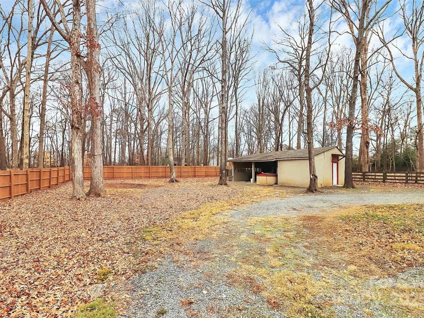 2805 Leisure Drive, Waxhaw, NC 28173.  MLS# CAR4332772, YatesRealty ID 2938. 