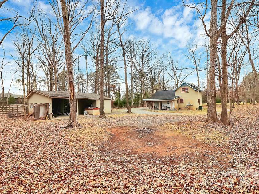 2805 Leisure Drive, Waxhaw, NC 28173.  MLS# CAR4332772, YatesRealty ID 2938. 