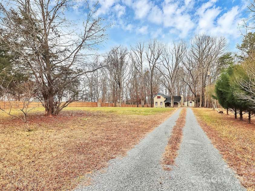 2805 Leisure Drive, Waxhaw, NC 28173.  MLS# CAR4332772, YatesRealty ID 2938. 