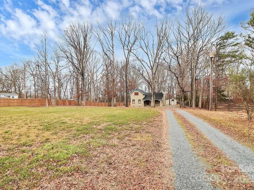 2805 Leisure Drive, Waxhaw, NC 28173.  MLS# CAR4332772, YatesRealty ID 2938. 