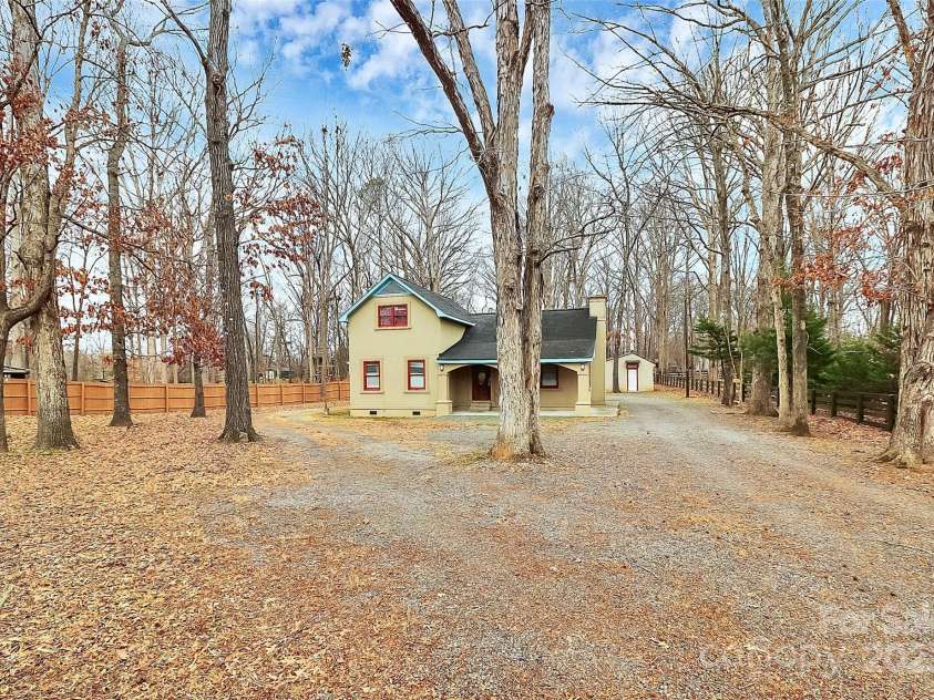 2805 Leisure Drive, Waxhaw, NC 28173.  MLS# CAR4332772, YatesRealty ID 2938. 