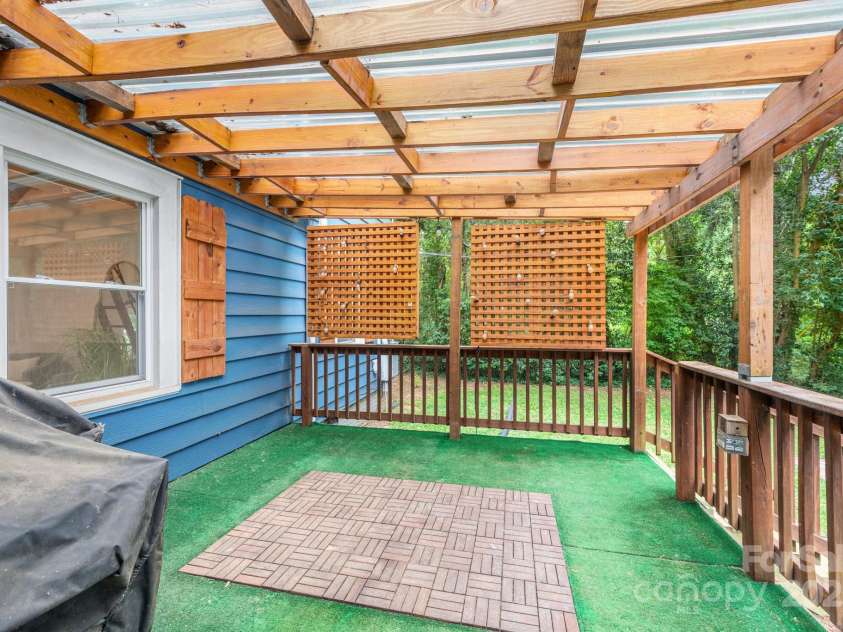 3009 Shenandoah Avenue, Charlotte, NC 28205.  MLS# CAR4281284, YatesRealty ID 29383. 