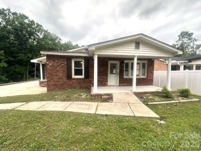 111 Dye Street, Chester, SC 29706.  MLS# CAR4382123, YatesRealty ID 29384. 