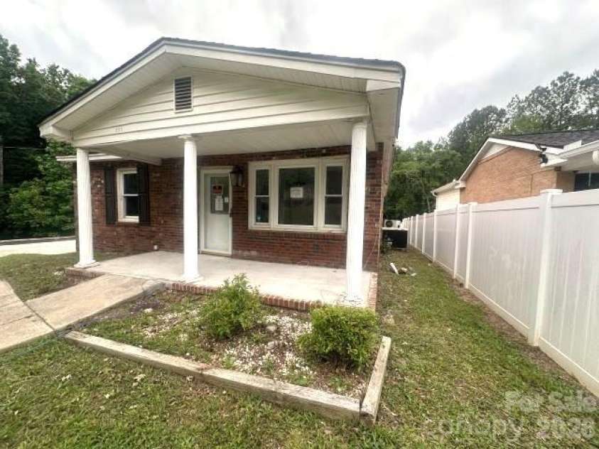 111 Dye Street, Chester, SC 29706.  MLS# CAR4382123, YatesRealty ID 29384. 