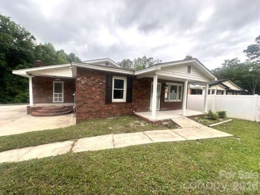 111 Dye Street, Chester, SC 29706.  MLS# CAR4382123, YatesRealty ID 29384. 