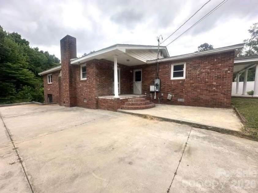 111 Dye Street, Chester, SC 29706.  MLS# CAR4382123, YatesRealty ID 29384. 