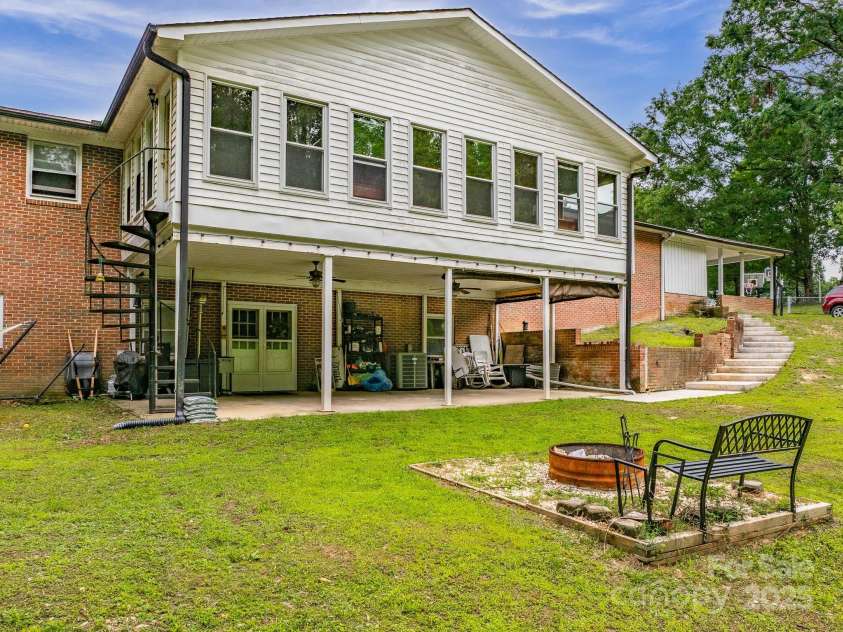 310 Yarbro Road, Kings Mountain, NC 28086.  MLS# CAR4265622, YatesRealty ID 29385. Entertainment Area