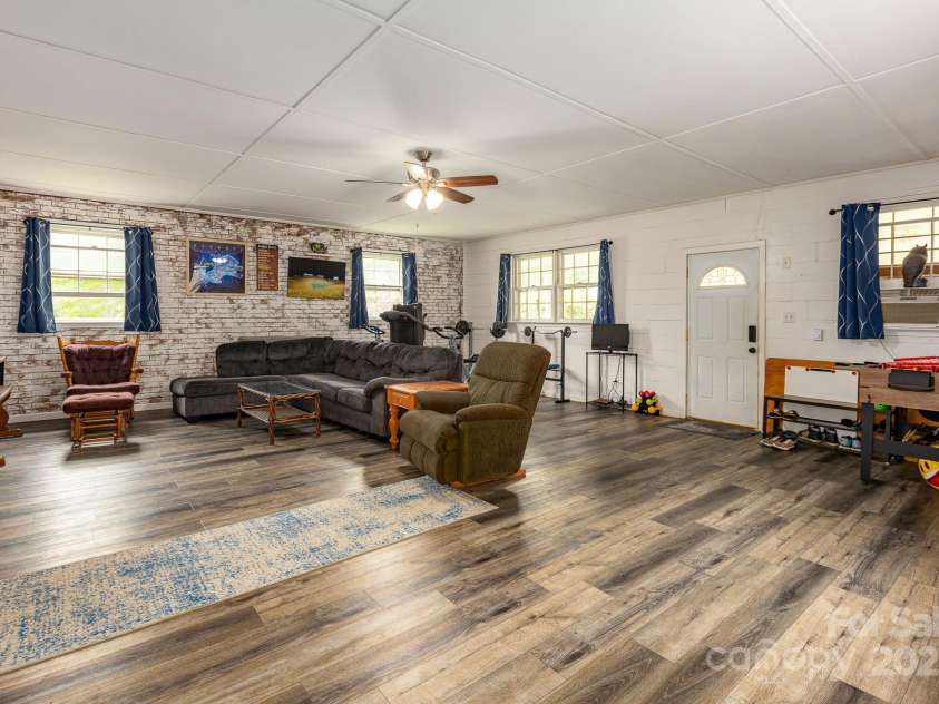 310 Yarbro Road, Kings Mountain, NC 28086.  MLS# CAR4265622, YatesRealty ID 29385. Family Room