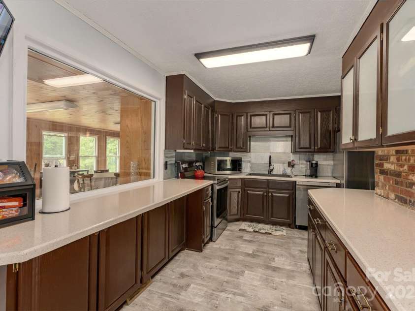 310 Yarbro Road, Kings Mountain, NC 28086.  MLS# CAR4265622, YatesRealty ID 29385. Kitchen