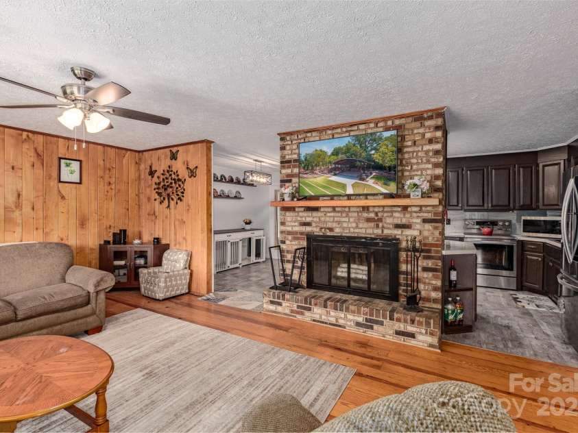 310 Yarbro Road, Kings Mountain, NC 28086.  MLS# CAR4265622, YatesRealty ID 29385. Living Room