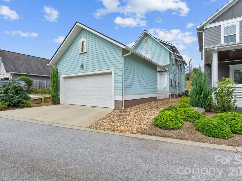 664 Bluff Loop Road, Rock Hill, SC 29730.  MLS# CAR4387398, YatesRealty ID 29385. Detached Rear Garage (2 car)