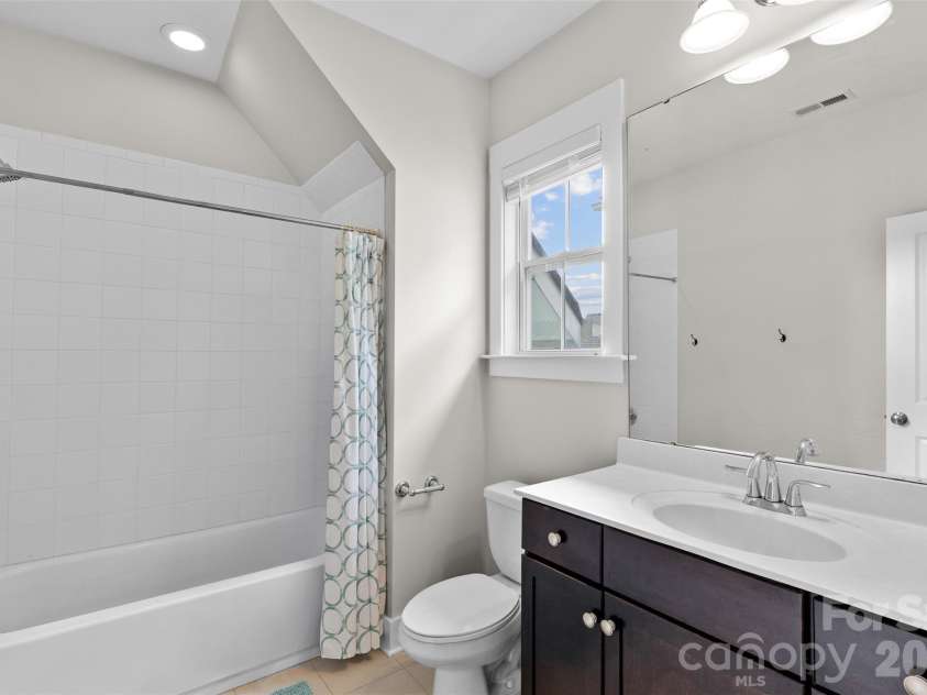 664 Bluff Loop Road, Rock Hill, SC 29730.  MLS# CAR4387398, YatesRealty ID 29385. Hall Bath