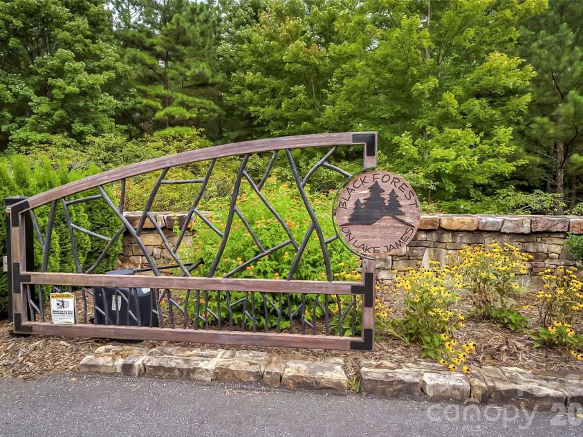 130 Settlement Ridge Drive, Marion, NC 28752.  MLS# CAR4388960, YatesRealty ID 29389. 