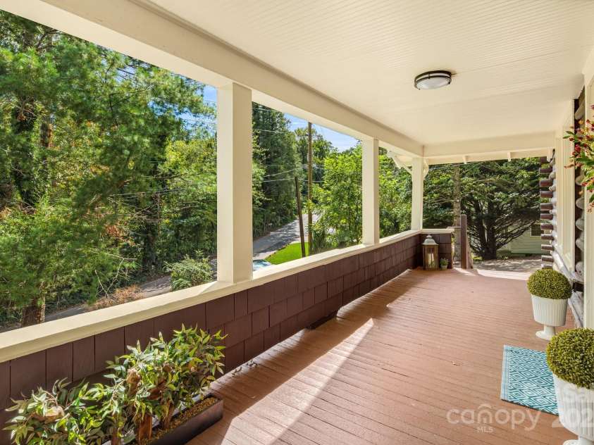 17 Eastview Circle, Asheville, NC 28806.  MLS# CAR4212720, YatesRealty ID 2939. 